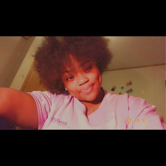 Meet your Posher, Carmen - Picture 2 of 3